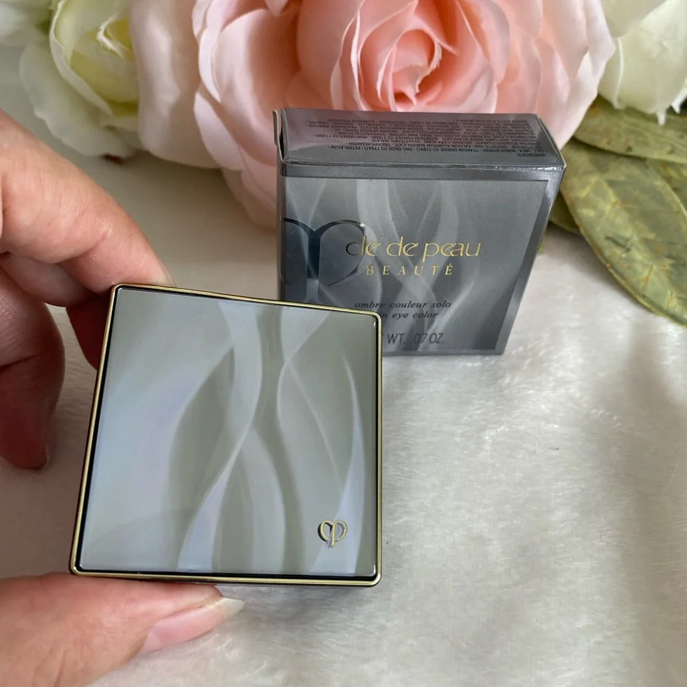 CLE DE PEAU Eye Shadow - Silver # 117